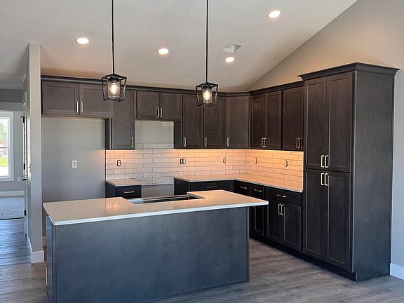 3rd image of 9975 Jasmine Dr