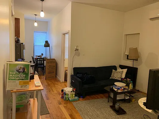 Rented by Premier Metro Realty Corp | media 19