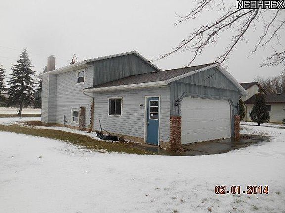 2nd image of 42052 Meadow Ln