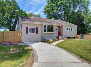 26 Pandora Dr, Brentwood, NY 11717