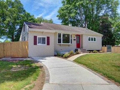 26 Pandora Dr, Brentwood, NY, 11717