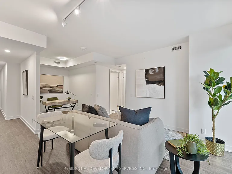 88 Queen St E #901 — Photo 11