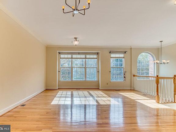 4th image of 9652 Glendevy Ct