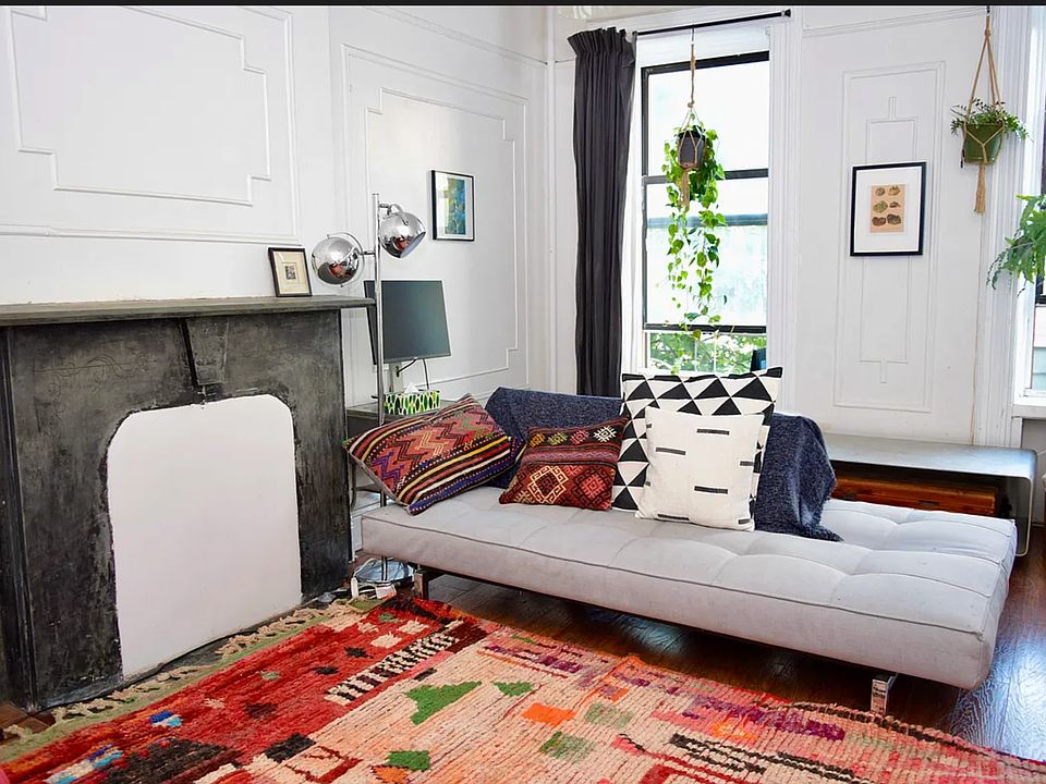 1st image of 525 Gates Ave APT 3