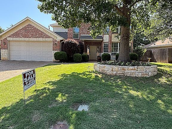 2nd image of 701 Parkhill Dr