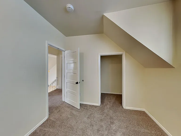 914 E Indiana Ave — Photo 15