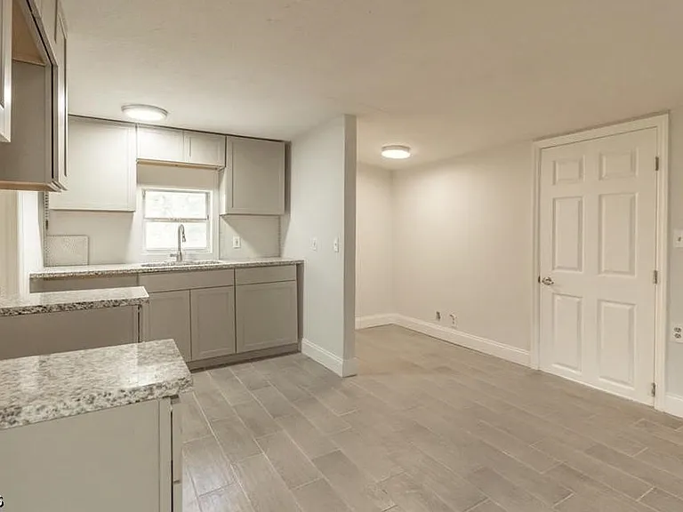 215 Delray Ave — Photo 3