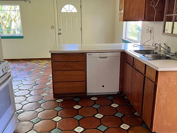 2nd image of 3227 Cherrywood Ave