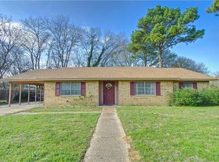 904 Willow Pond Rd, Groesbeck, TX 76642