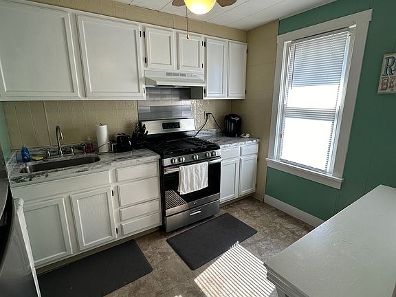 3rd image of 509 E 7th St Floor 2