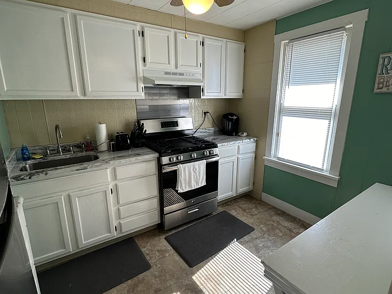 509 E 7th St #2 — Photo 3