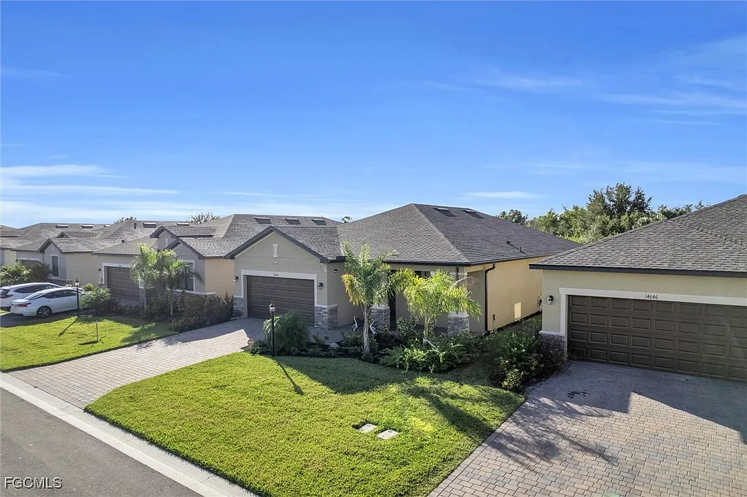 3 bed, 3.0 bath, 1852 sqft, $3,800 — Photo 3