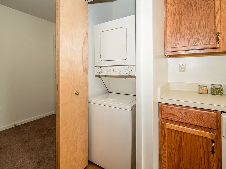 Lincoln Ridge Apartments — Photo 10
