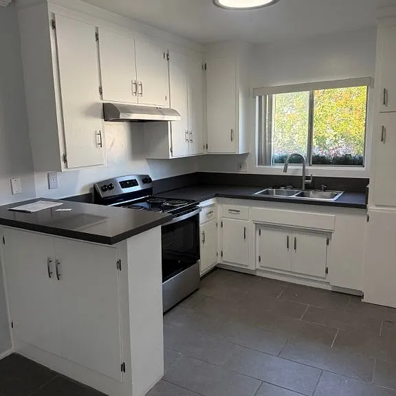 Bayview Apartments — Photo 12