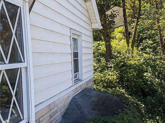 4th image of 1030 Franklin Dr