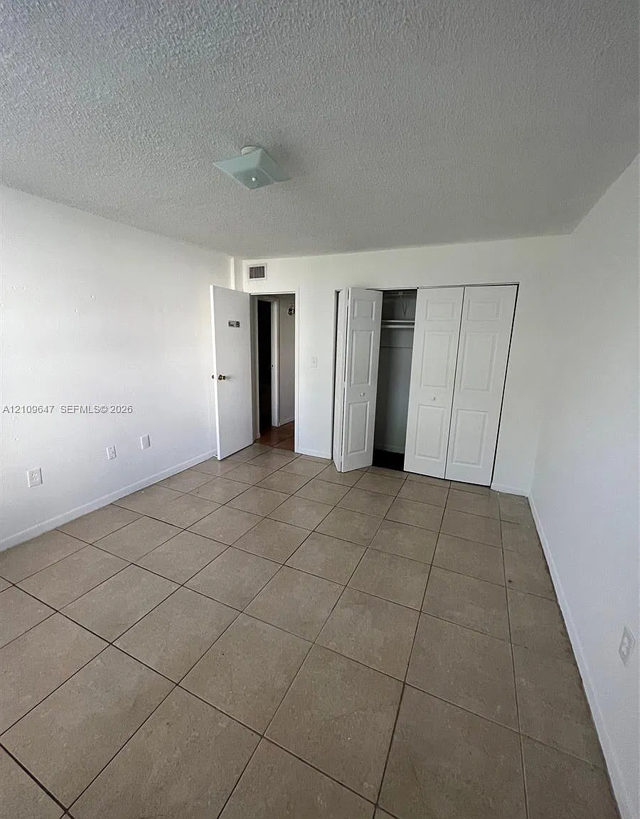 Tree Garden Condo — Photo 4