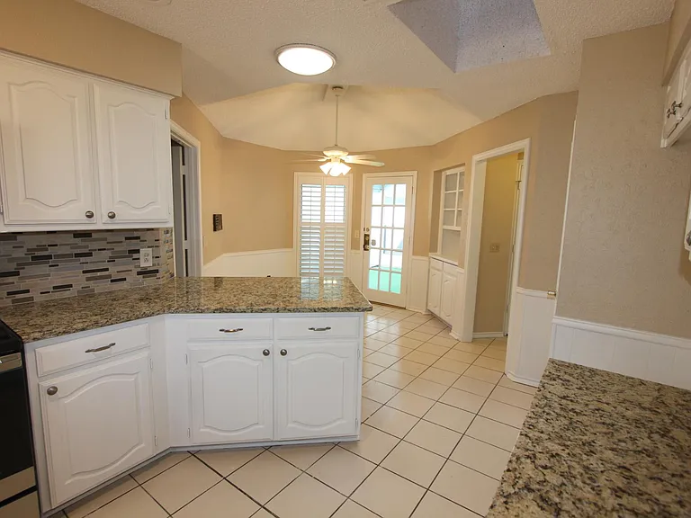3504 Hilltop Ln — Photo 7