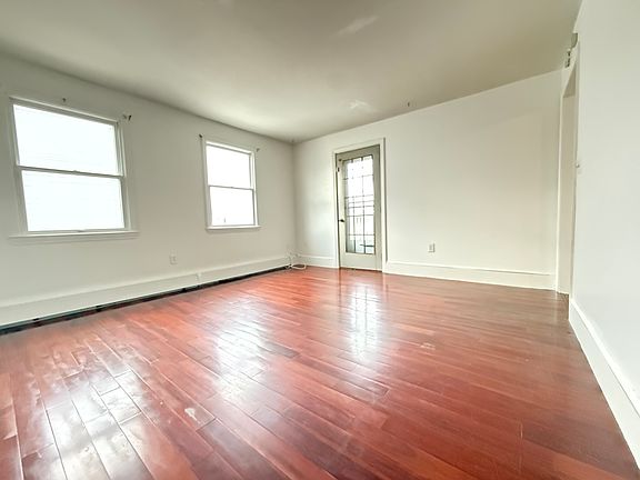 5th image of 122 Sumner St #2