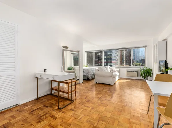 240 East 55th Street image 1 of 5