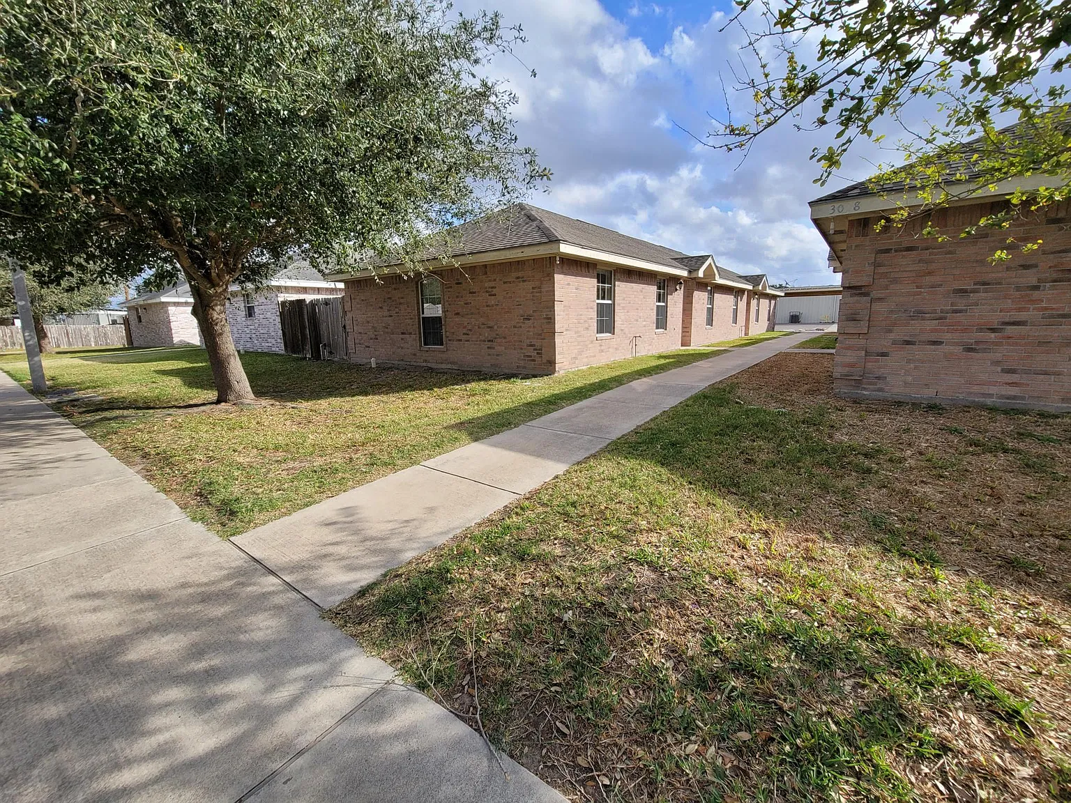 2 bed, 957 sqft, $800 — Photo 1