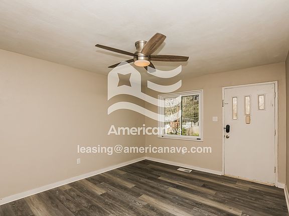 1458000_002_wm_-_living_room_13619476.jpg