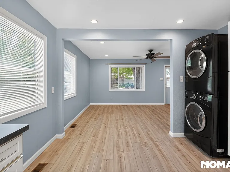 2520 S Knox Ct — Photo 23