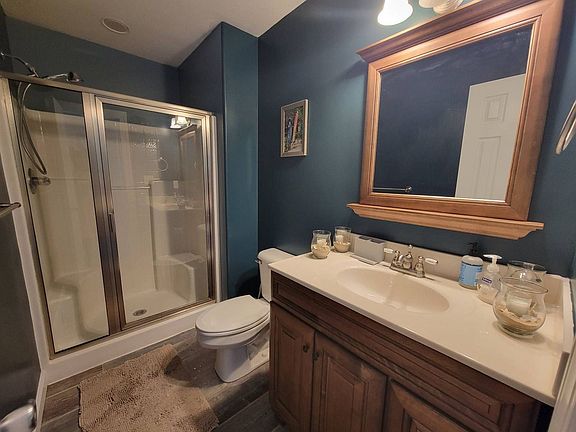 3rd image of 604 Lake Dr
