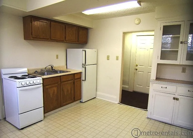 1544 E Broad St — Photo 63