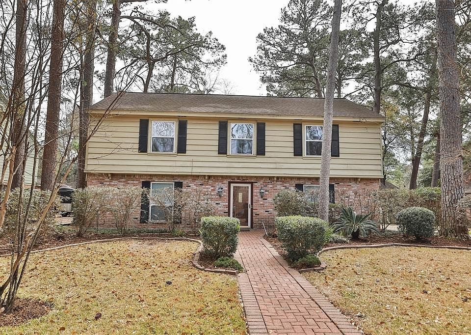 Imagine taking a peaceful stroll to your new home down the classy brick pavers with complementing borders continuously from street to house and around landscaping beds. The beds have been freshly mulched and recent trimming of hedges/shrubbery comple