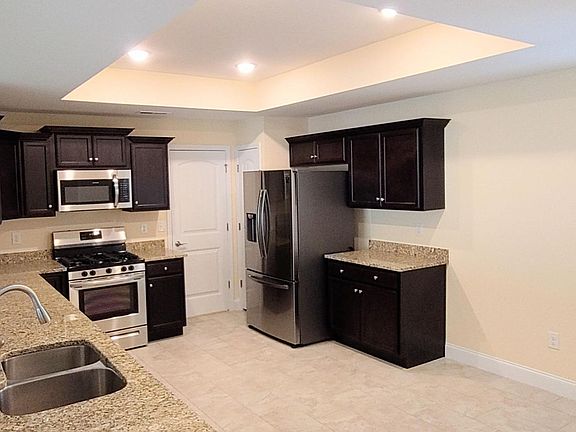 Big eat-in kitchen - angle 1