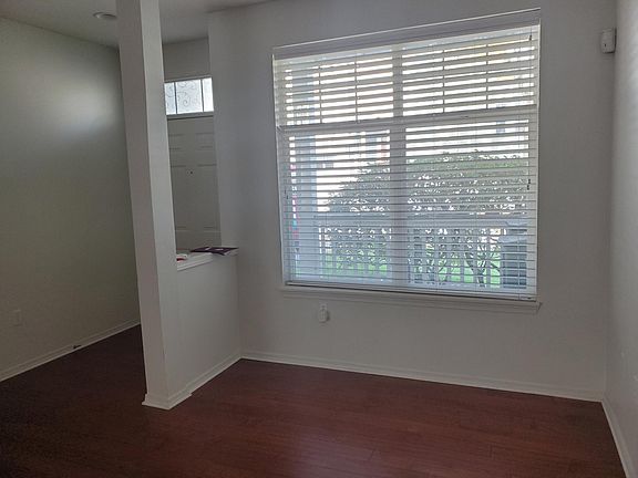 3rd image of 17705 NE 96th Way Unit 2