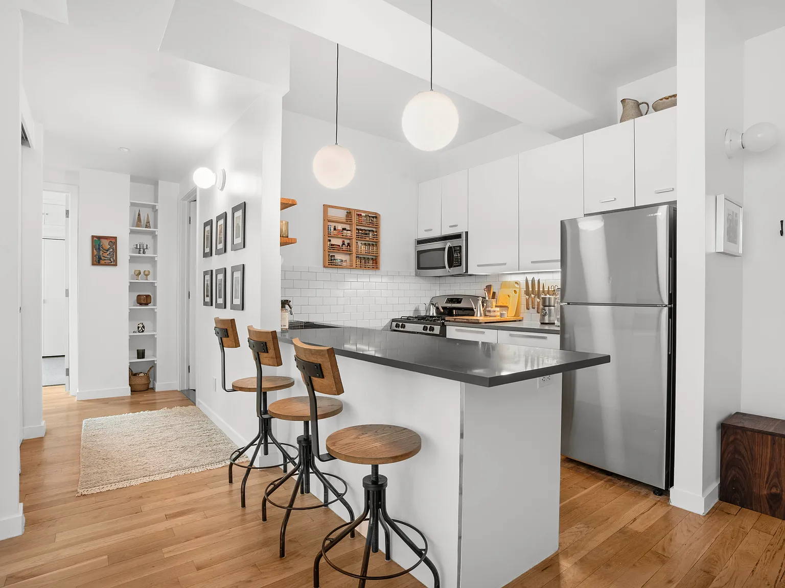122 West St — Photo 3