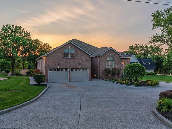 4th image of 205 Dana Dr