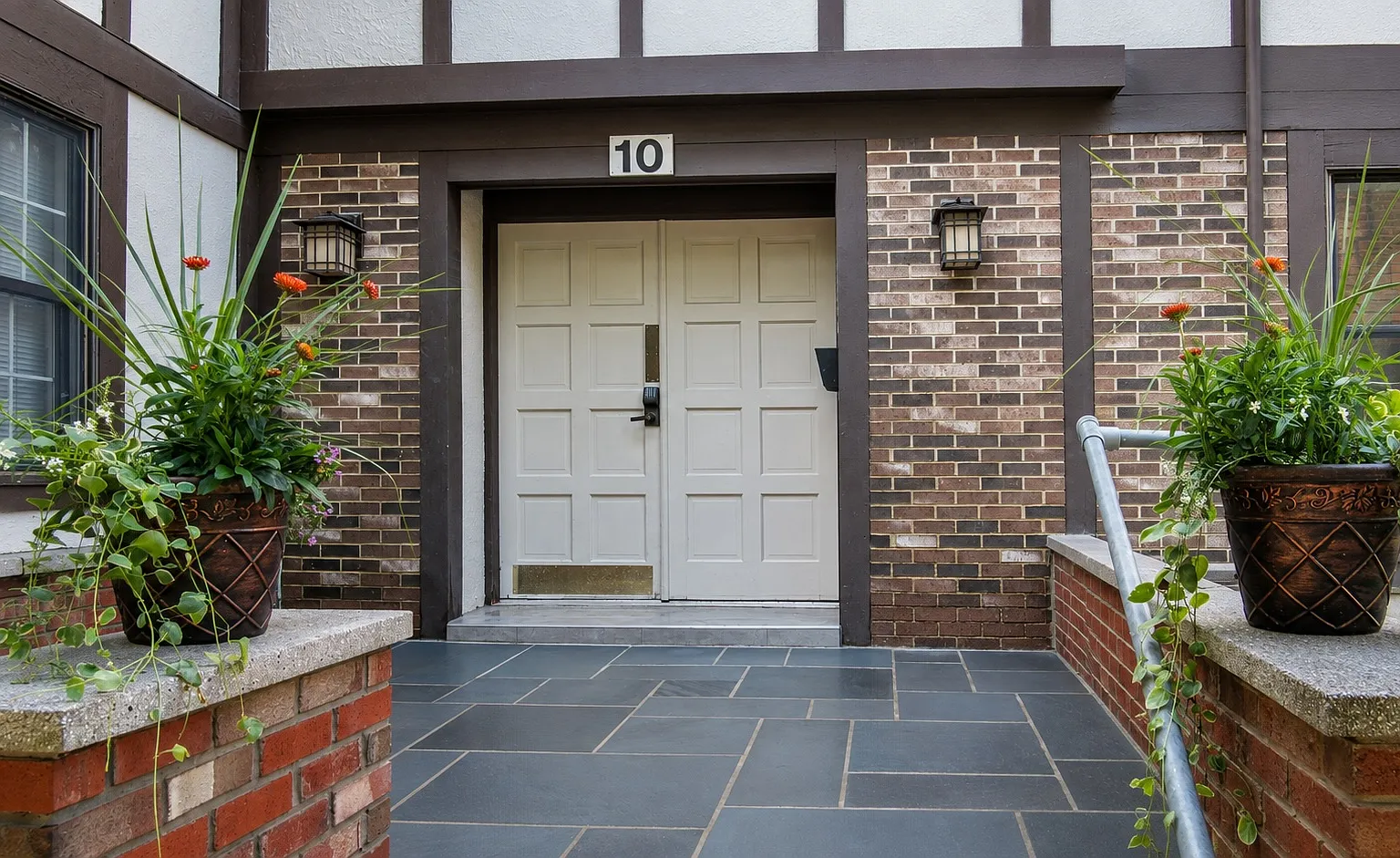 1 bed, 1100 sqft, $2,602 — Photo 2