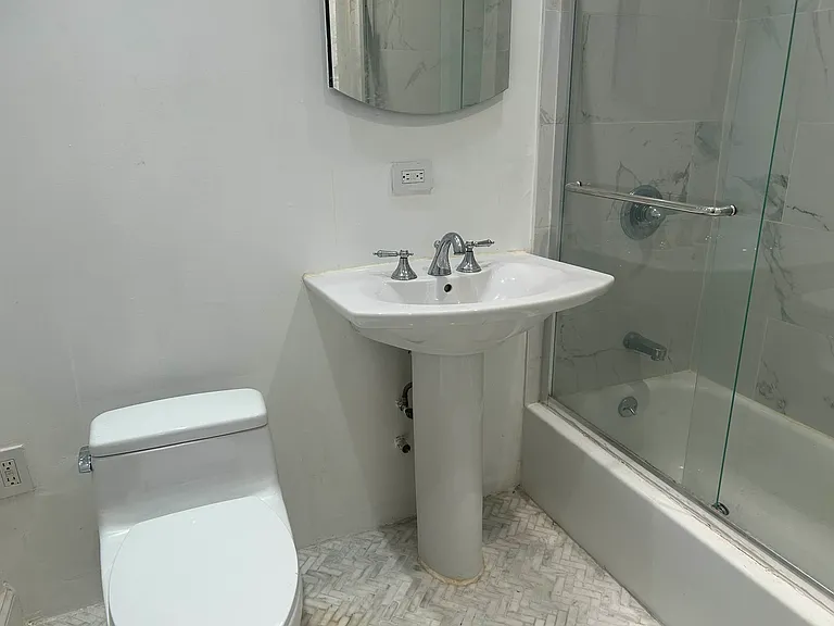 58 W 58th St #4E — Photo 17