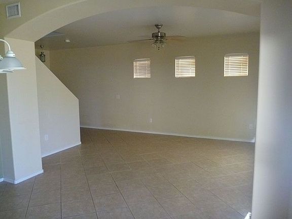 Large Great Room for Entertaining!