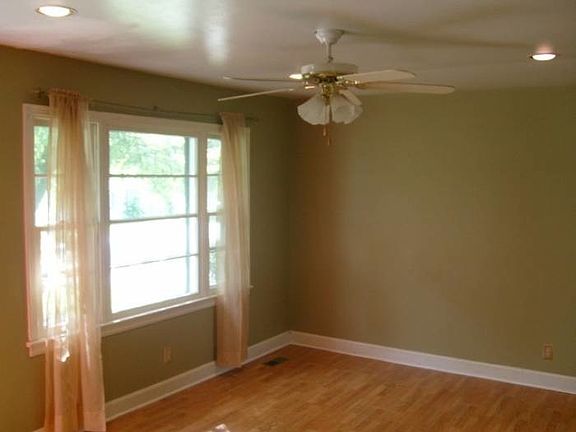 3rd image of 415 Joann St