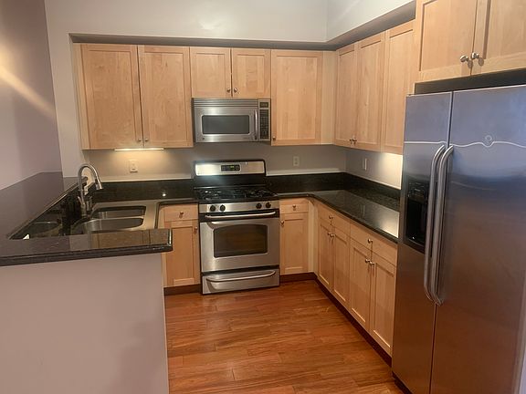 2nd image of 550 Pleasant St Suite 207