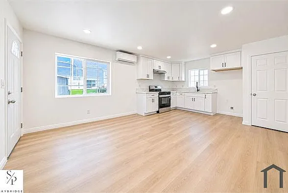 1428 W 59th St #3-4 — Photo 8