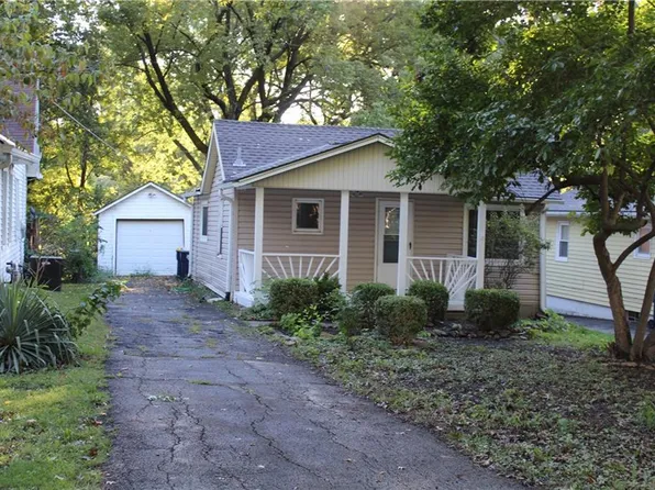 7811 Summit St, Kansas City, MO 64114