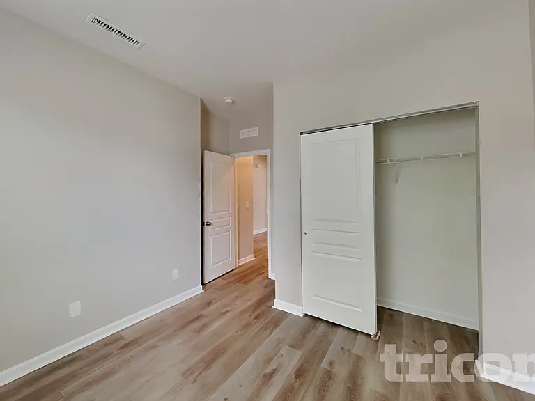 923 Avondale Dr — Photo 8
