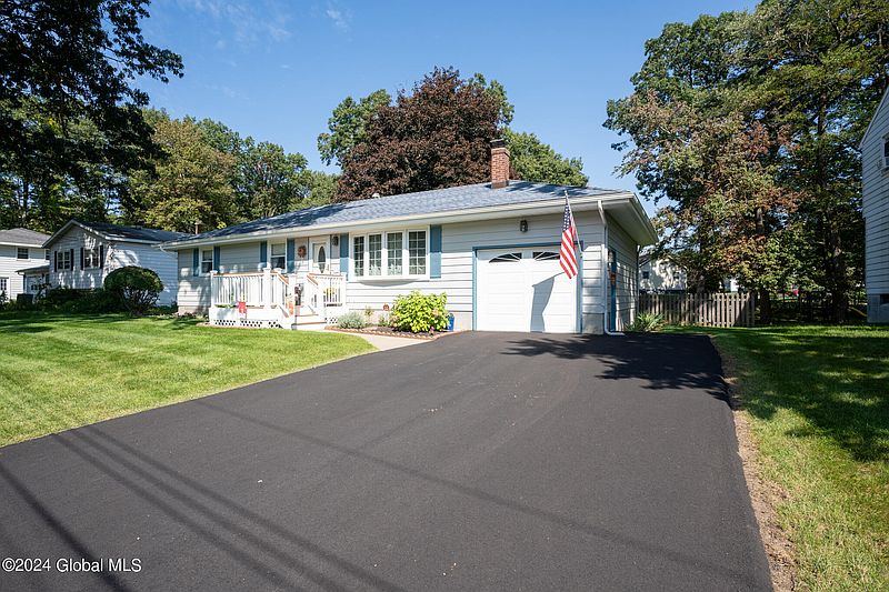 3rd image of 5 Dauphin Drive