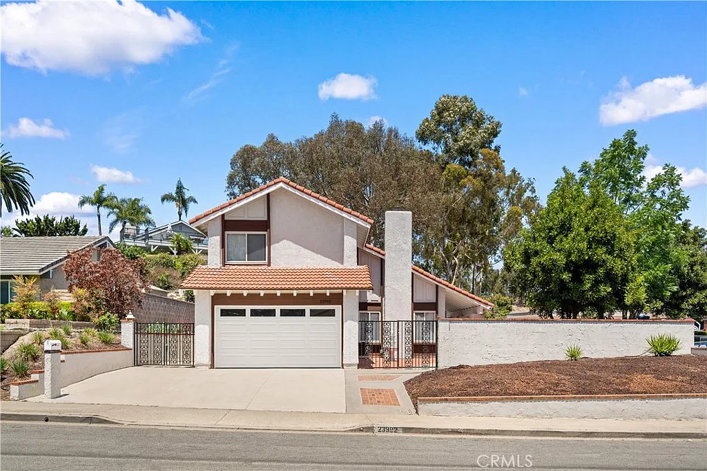 4 bed, 1977 sqft, $5,500 — Photo 1