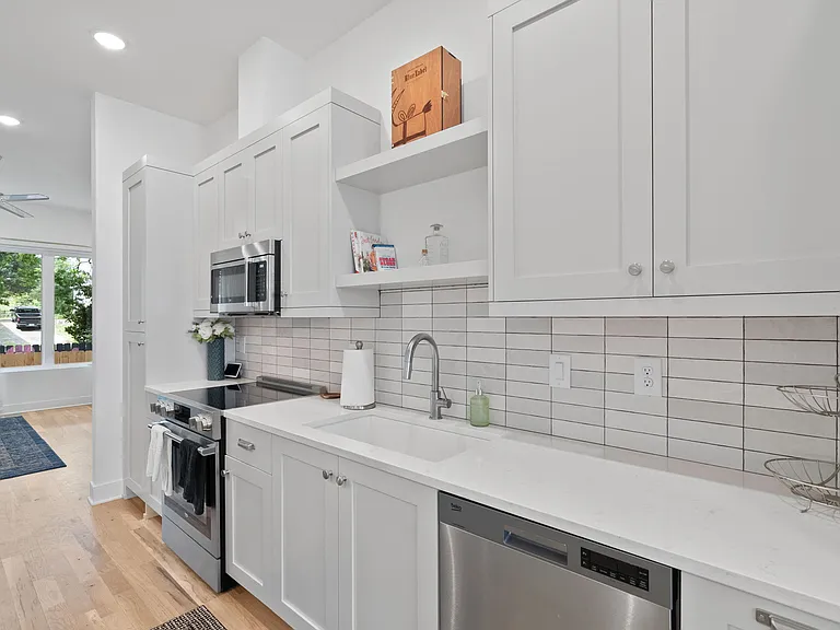 183 Moreland Ave SE #204 — Photo 9