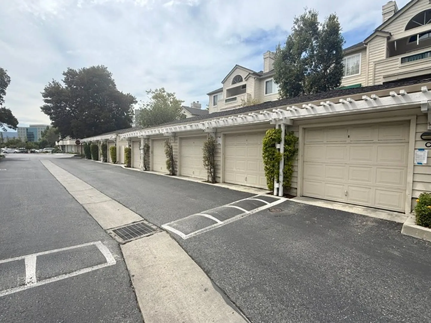 Spacious condo home in the Redwood Shores Area. Available Now! — Photo 3