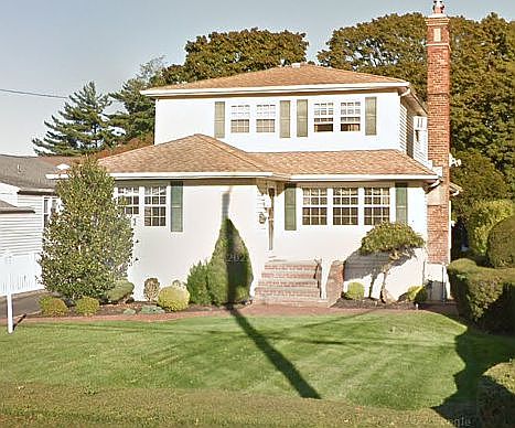 1st image of 315 Massapequa Ave
