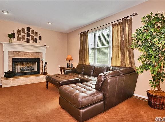 2nd image of 4 Clover Meadow Ct