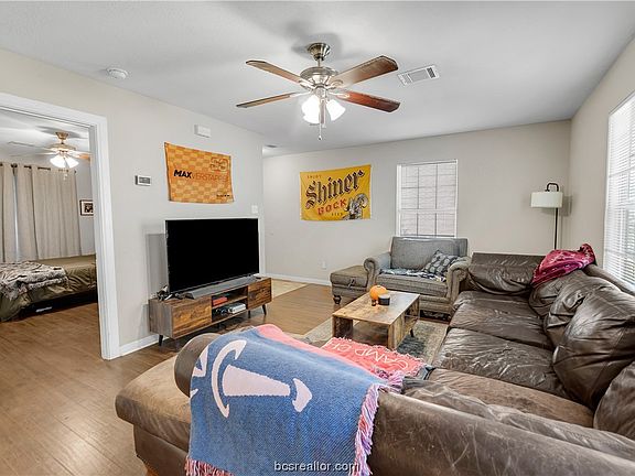 5th image of 807 Pasler St