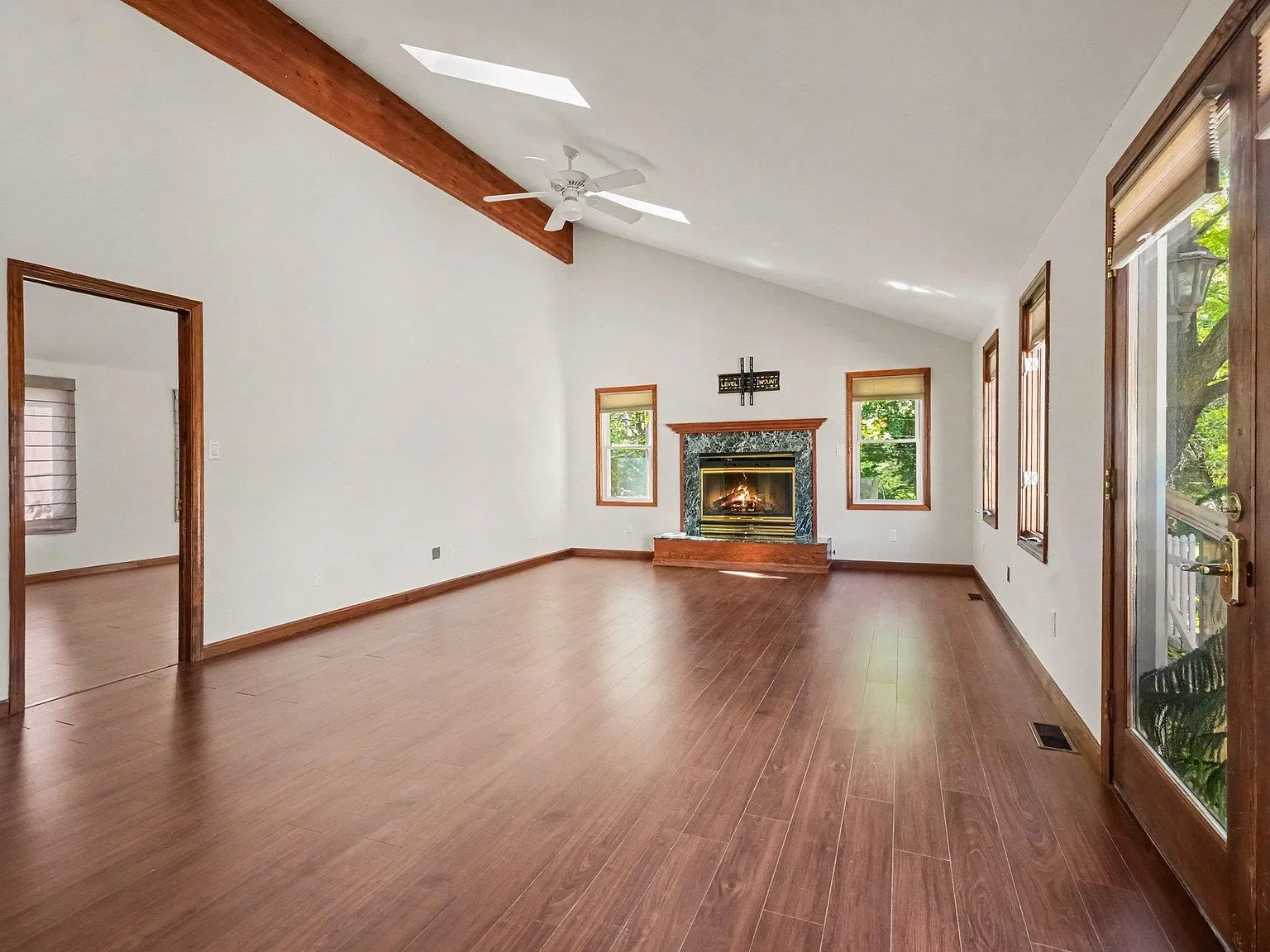 4 bed, 2.0 bath, 2010 sqft, $2,500 — Photo 4