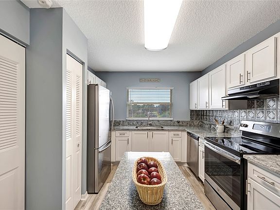 4th image of 486 Grove Isle Cir #486